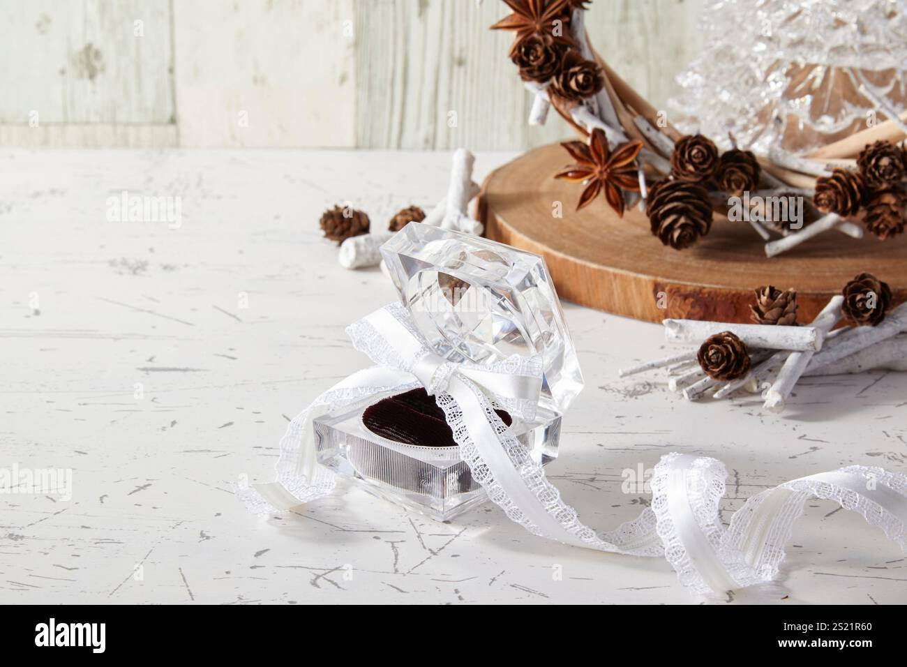 Inverno - presente - custodia ad anello - bianco - lavagna Foto Stock