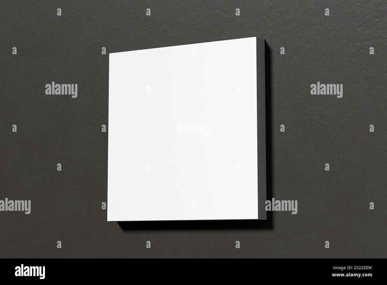 Composizione minimalista con una tela quadrata bianca bianca su una parete nera, ideale per mostrare opere d'arte o disegni. Rendering 3D. Foto Stock