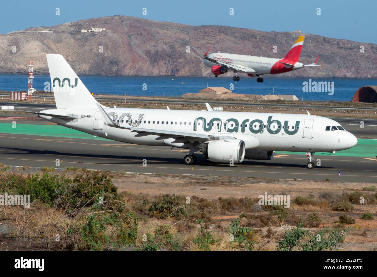 Aeroporto di Gran Canaria, Gando. Il moderno Airbus A320 neo della compagnia aerea estone Marabu Airlines sta per decollare. Foto Stock