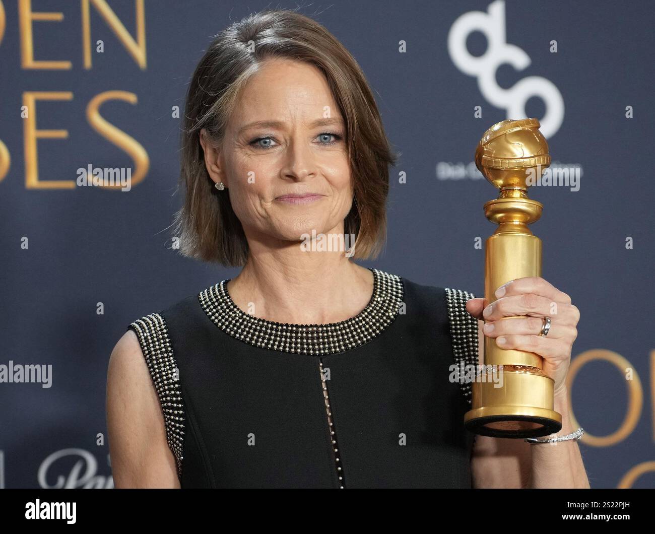 Los Angeles, Stati Uniti. 5 gennaio 2025. Jodie Foster, vincitrice del premio Best Performance by a Female Actor in a Limited Series, Anthology Series or a Motion Picture Made for Television Award for 'True Detective: Night Country', al 82° Annual Golden Globe Awards - Press Room tenutosi al Beverly Hilton di Beverly Hills, CALIFORNIA, domenica, 5 gennaio 2025. (Foto di Sthanlee B. Mirador/Sipa USA) credito: SIPA USA/Alamy Live News Foto Stock