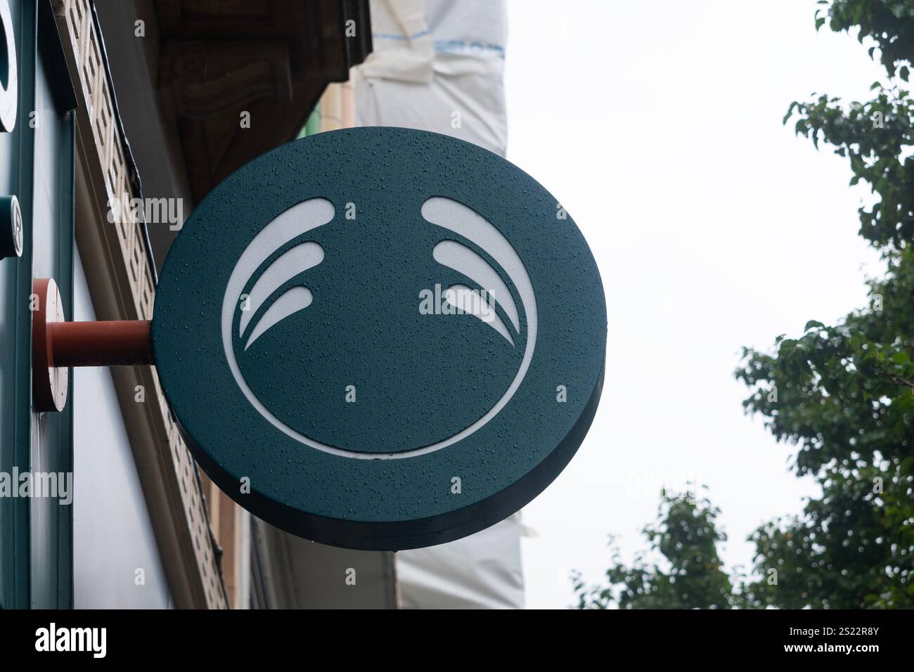 Londra, Regno Unito - 19 ottobre 2024 - cartello del negozio Body Shop Foto Stock