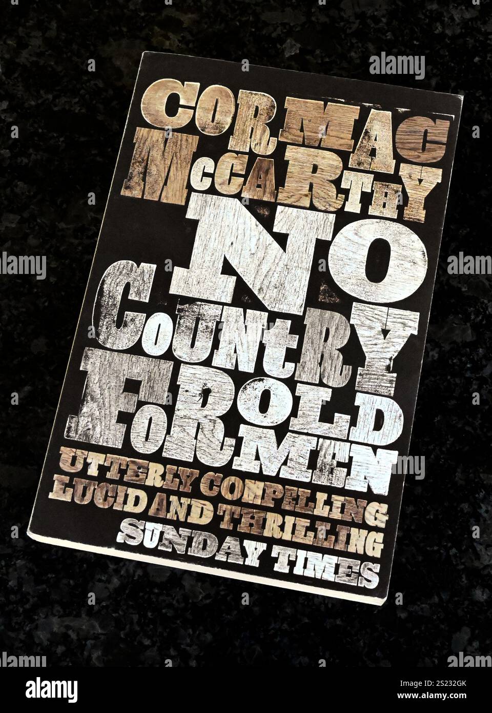 Copertina del libro 'No Country for Old Men' di Cormac McCarthy. Foto Stock