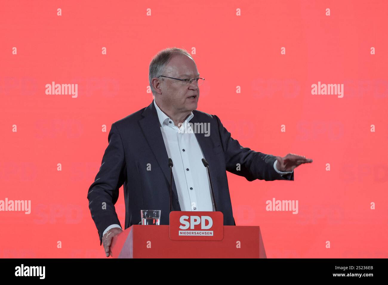 Landesvertreter:innenversammlung der SPD Niedersachsen - Aufstellung der Landesliste für die Bundestagswahl 2025. Stephan Weil, Ministerpräsident Niedersachsen. Hannover, Niedersachsen, DEU, Deutschland, 04.01.2025 Foto Stock
