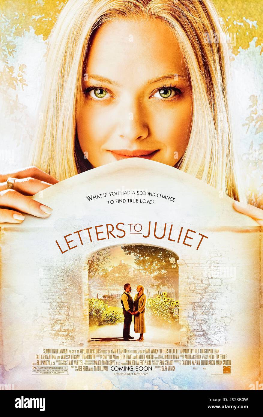 Letter to Juliet (2010) diretto da Gary Winick e interpretato da Amanda Seyfried, Christopher Egan e Vanessa Redgrave. Un dramma romantico su una giovane donna che scopre una lettera d'amore a Verona e si propone di aiutare la sua scrittrice a trovare il suo amore perduto da tempo. Fotografia di un poster originale US 2010 da un foglio ***SOLO PER USO EDITORIALE***. Credito: BFA / Summit Entertainment Foto Stock