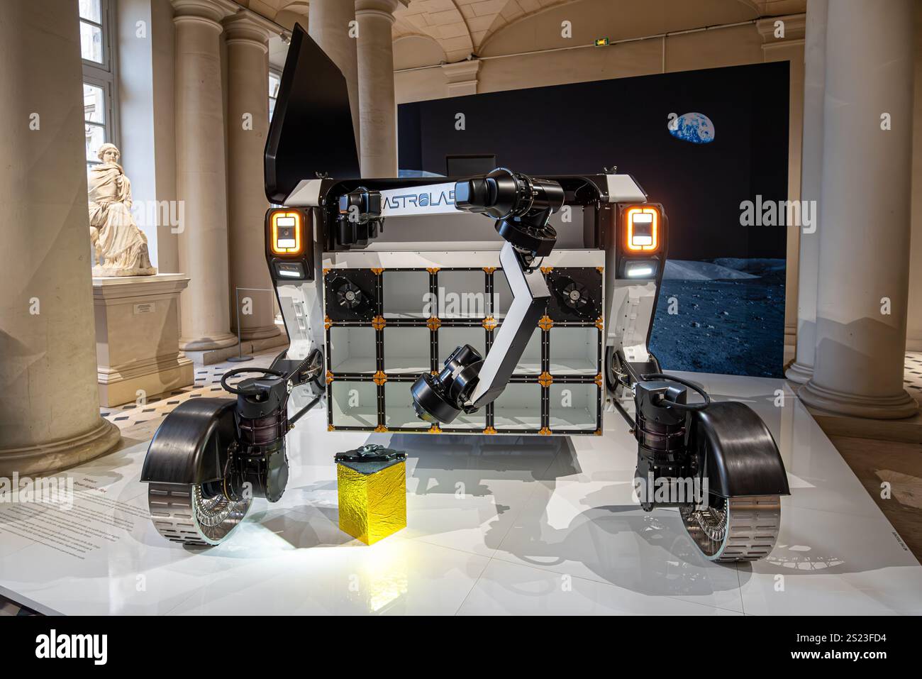 Lunar rover sviluppato da Venturi Astrolab per le prossime esplorazioni lunari in mostra al Museo Nazionale dell'automobile e del turismo nell'Château de Compiègne. Foto Stock