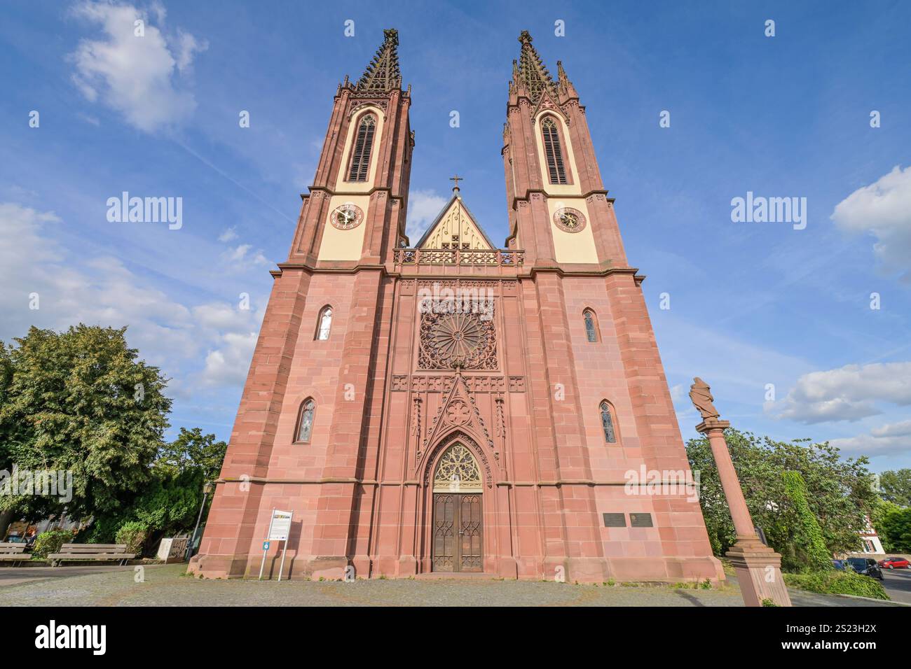 Rheingauer Dom, katholische Pfarrkirche Heilig Kreuz, Bischof-Blum-Platz, Geisenheim, Assia, Germania *** Cattedrale di Rheingau, Chiesa parrocchiale cattolica di Heilig Kreuz, Bischof Blum Platz, Geisenheim, Assia, Germania Foto Stock
