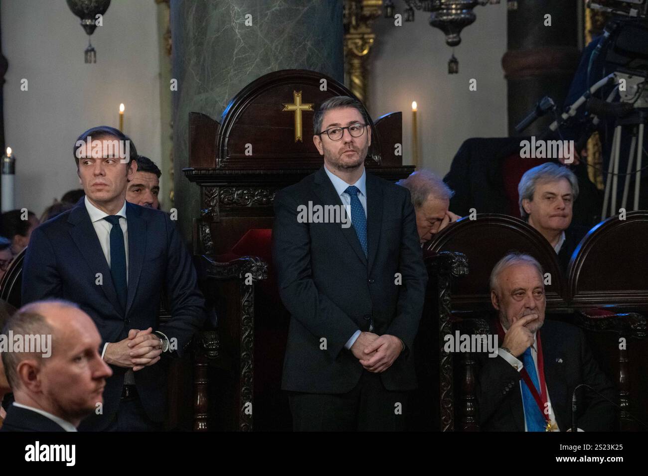 6 gennaio 2025: ISTANBUL, TURCHIA - 6 GENNAIO 2025: Nikos Androulakis, leader del principale partito di opposizione greco PASOK, ha partecipato alla messa dell'Epifania guidata dal Patriarca ecumenico greco-ortodosso Bartolomeo i al Patriarcato ortodosso Fener di Istanbul, Turchia. Akis Skertsos, ministro di Stato della Grecia, era presente come centinaia di credenti si riunirono per celebrare il battesimo di Gesù Cristo, segnando il dodicesimo e ultimo giorno di Natale. (Credit Image: © Tolga Ildun/ZUMA Press Wire) SOLO PER USO EDITORIALE! Non per USO commerciale! Foto Stock