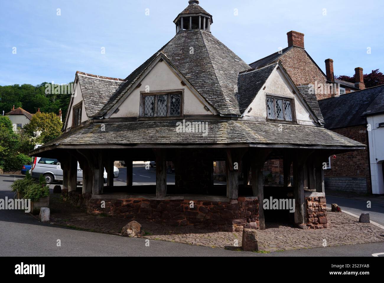 Mercato dei filati, High Street, Dunster, Exmoor, Somerset, Inghilterra, Regno Unito Foto Stock