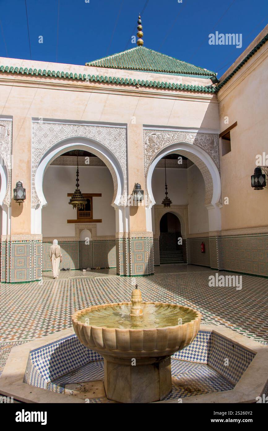 Il Mausoleo di Moulay Isma'il , contenente la tomba del sultano che governò il Marocco dal 1672 fino alla sua morte nel 1727, e si trova all'interno del suo ex Ka Foto Stock