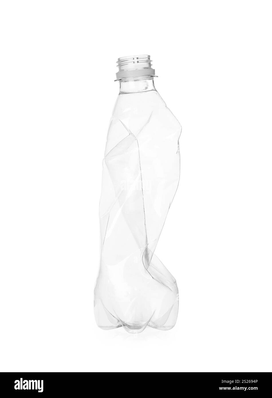 Un flacone di plastica deformato isolato su bianco Foto Stock