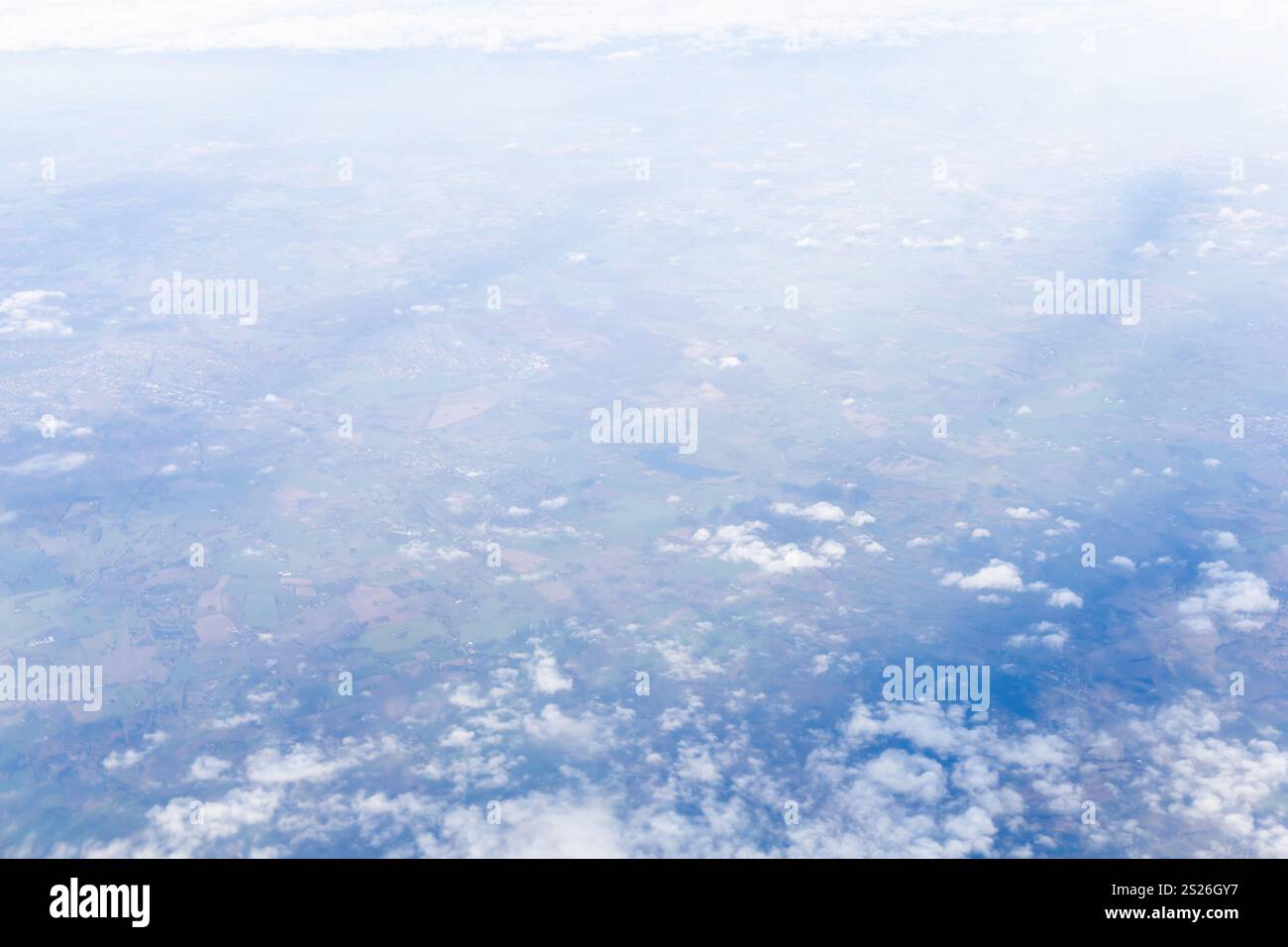 Vista dalla finestra dell'aeroplano alla superficie terrestre. Foto di alta qualità Foto Stock