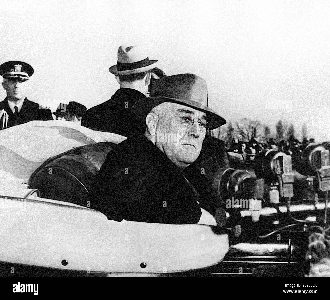 Il presidente degli Stati Uniti Franklin D. Roosevelt partecipa alla cerimonia di inaugurazione del Jefferson Memorial, Washington, D.C., USA, Franklin D. Roosevelt Presidential Library & Museum, 15 dicembre 1938 Foto Stock
