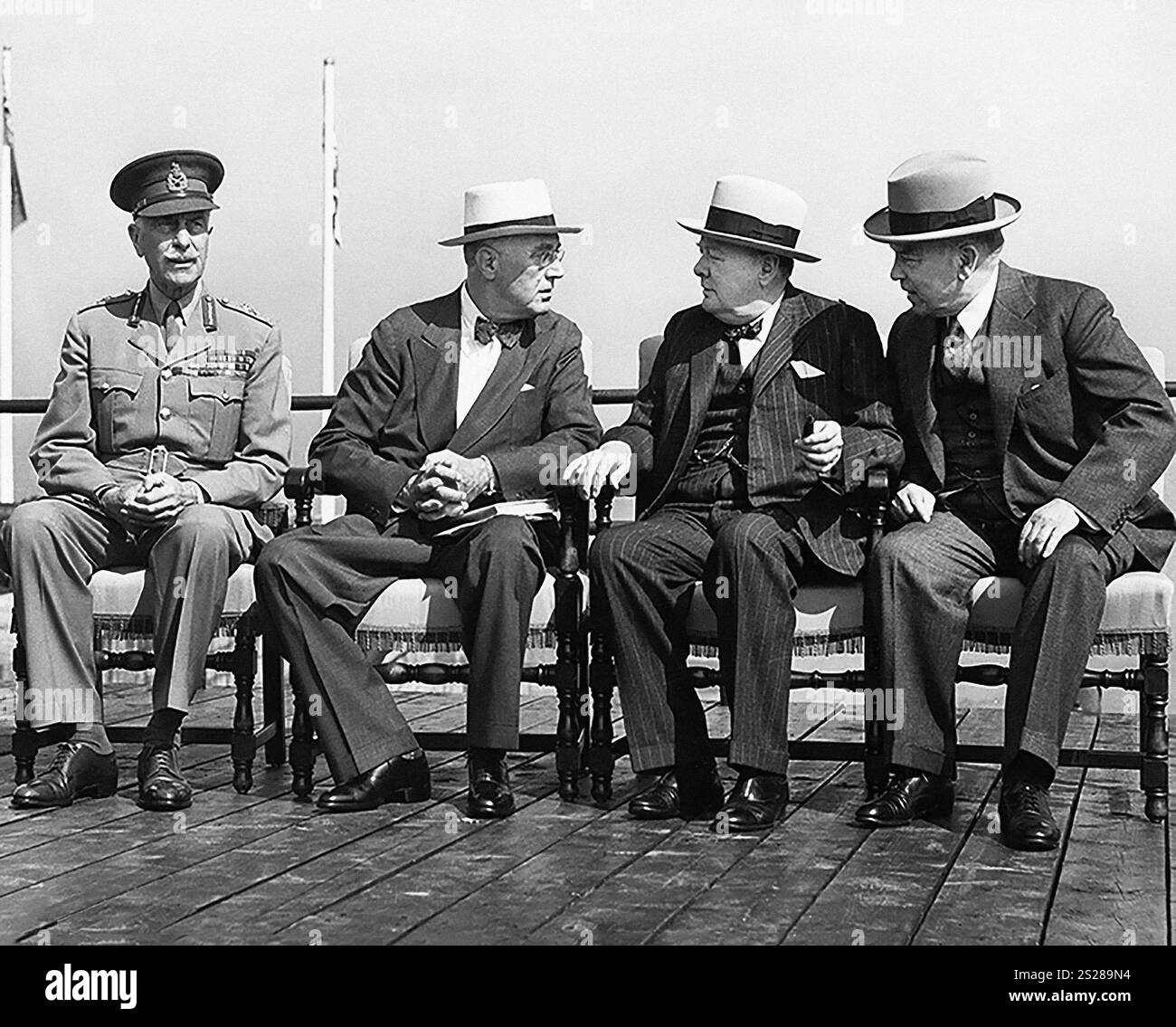 Governatore generale del Canada Alexander Cambridge, i conte di Athlone, presidente degli Stati Uniti Franklin D. Roosevelt, primo ministro britannico Winston Churchill, primo ministro canadese William Lyon Mackenzie King , presente alla seconda conferenza del Quebec, nome in codice OCTAGON, Quebec City, Quebec, Canada, Franklin D. Roosevelt Presidential Library & Museum, settembre 1944 Foto Stock