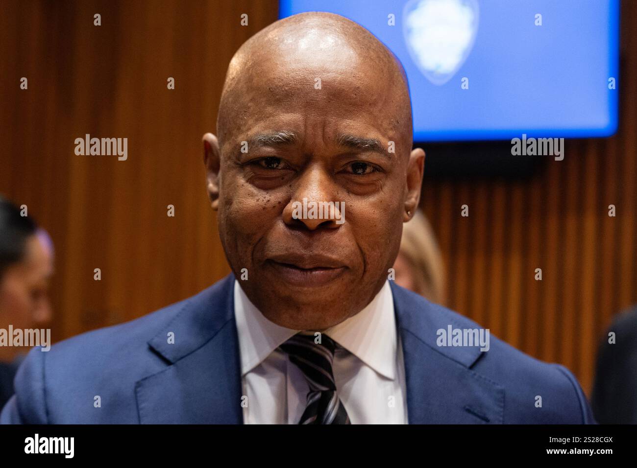 New York, NY, 6 gennaio 2025: Il sindaco Eric Adams partecipa al briefing stampa sulle statistiche sul crimine di fine anno 2024 a One Police Plaza di New York il 6 gennaio 2025, come ha partecipato il Commissario di polizia Jessica S. Tisch. Crediti: Lev Radin/Alamy Live News Foto Stock