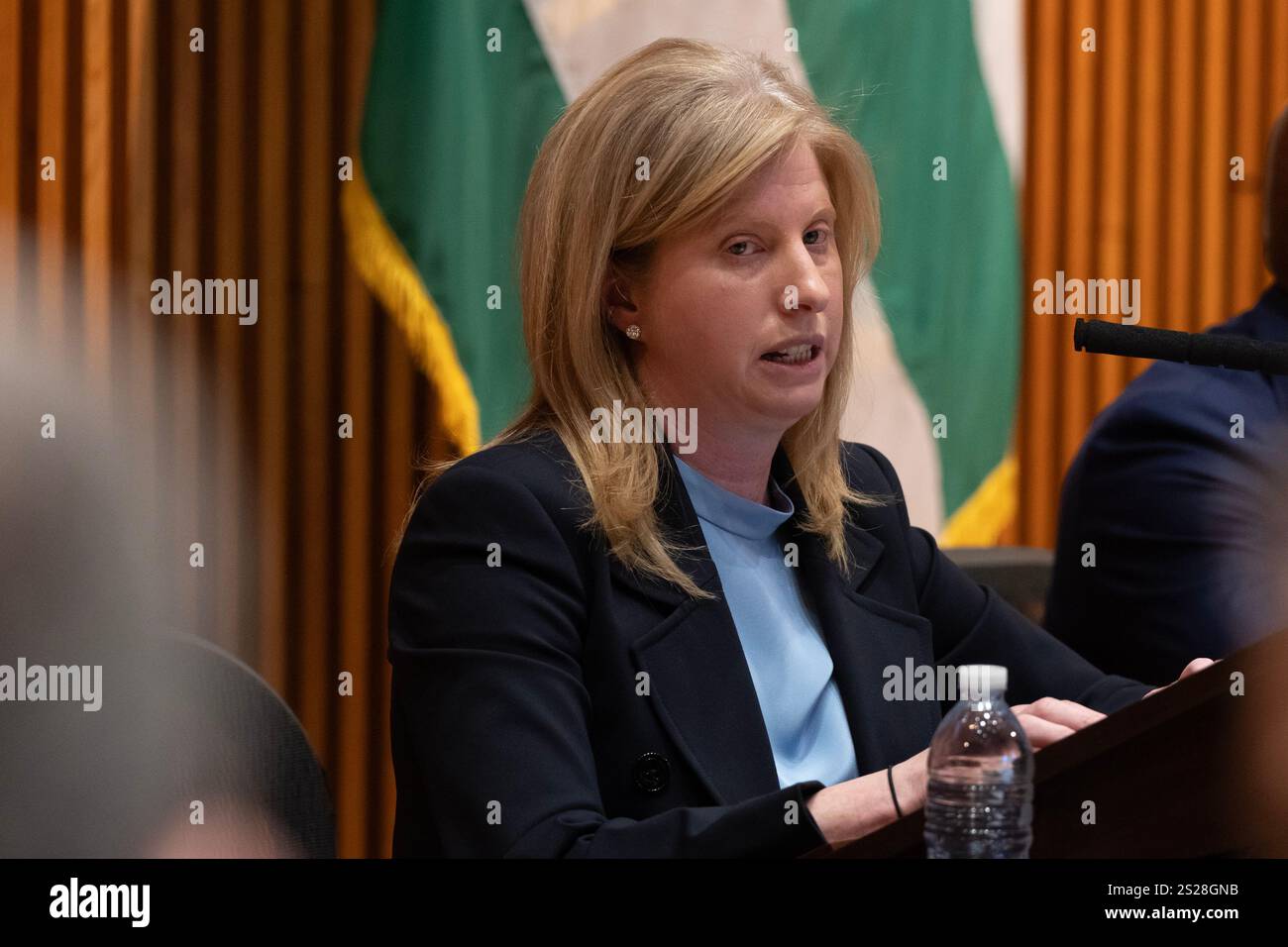 New York, Stati Uniti. 6 gennaio 2025. Il Commissario di polizia Jessica S. Tisch parla durante il briefing stampa sulle statistiche sul crimine di fine anno 2024 a One Police Plaza a New York il 6 gennaio 2025, come ha partecipato il sindaco Eric Adams. (Foto di Lev Radin/Sipa USA) credito: SIPA USA/Alamy Live News Foto Stock