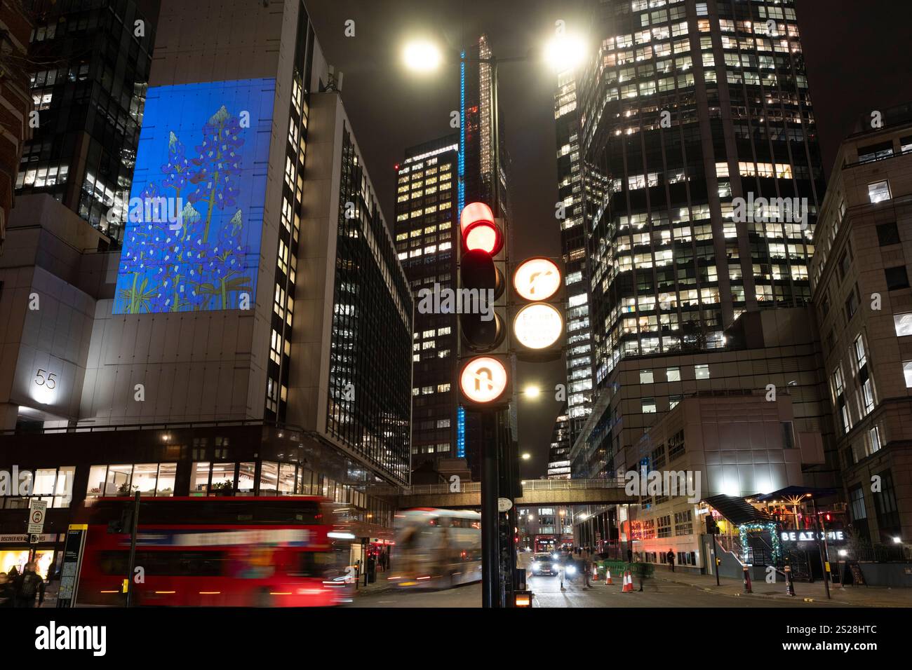Proiezioni artistiche su un edificio sulla Old Broad Street, la città di londra Foto Stock