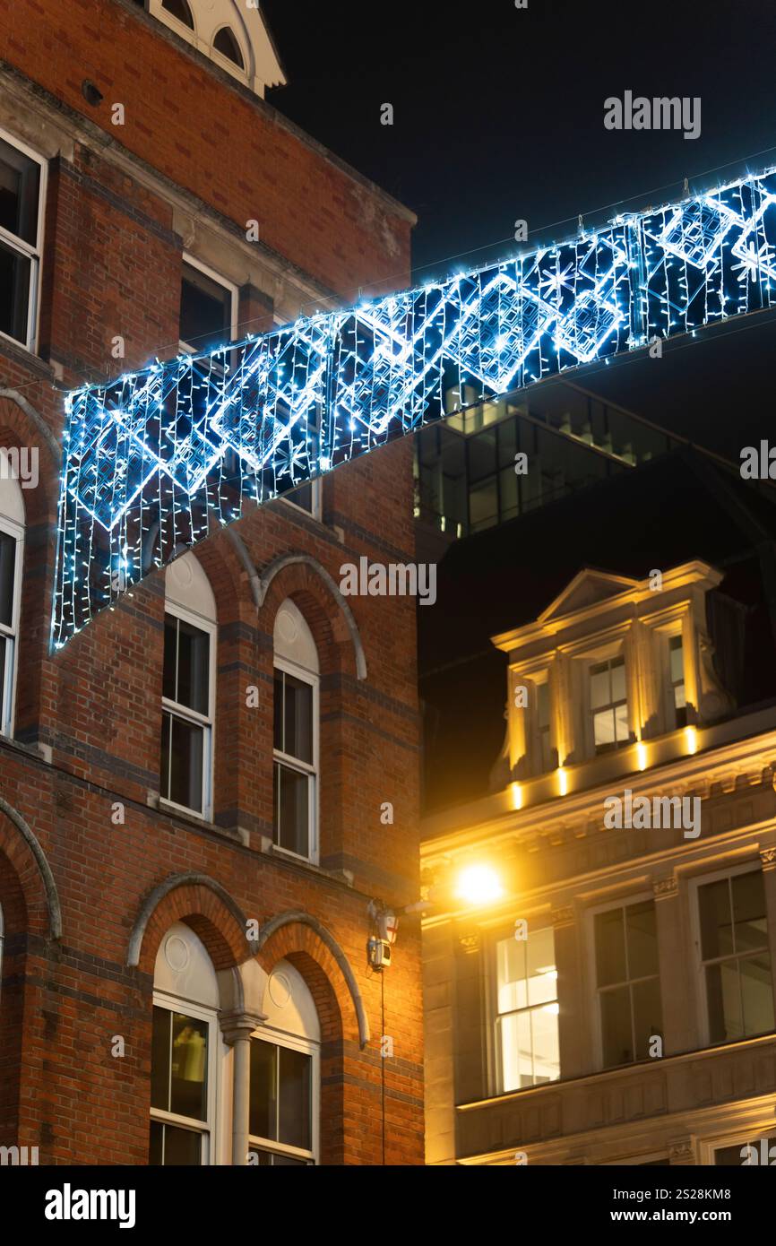 Luci di Natale su Chancery Lane, City of London Foto Stock