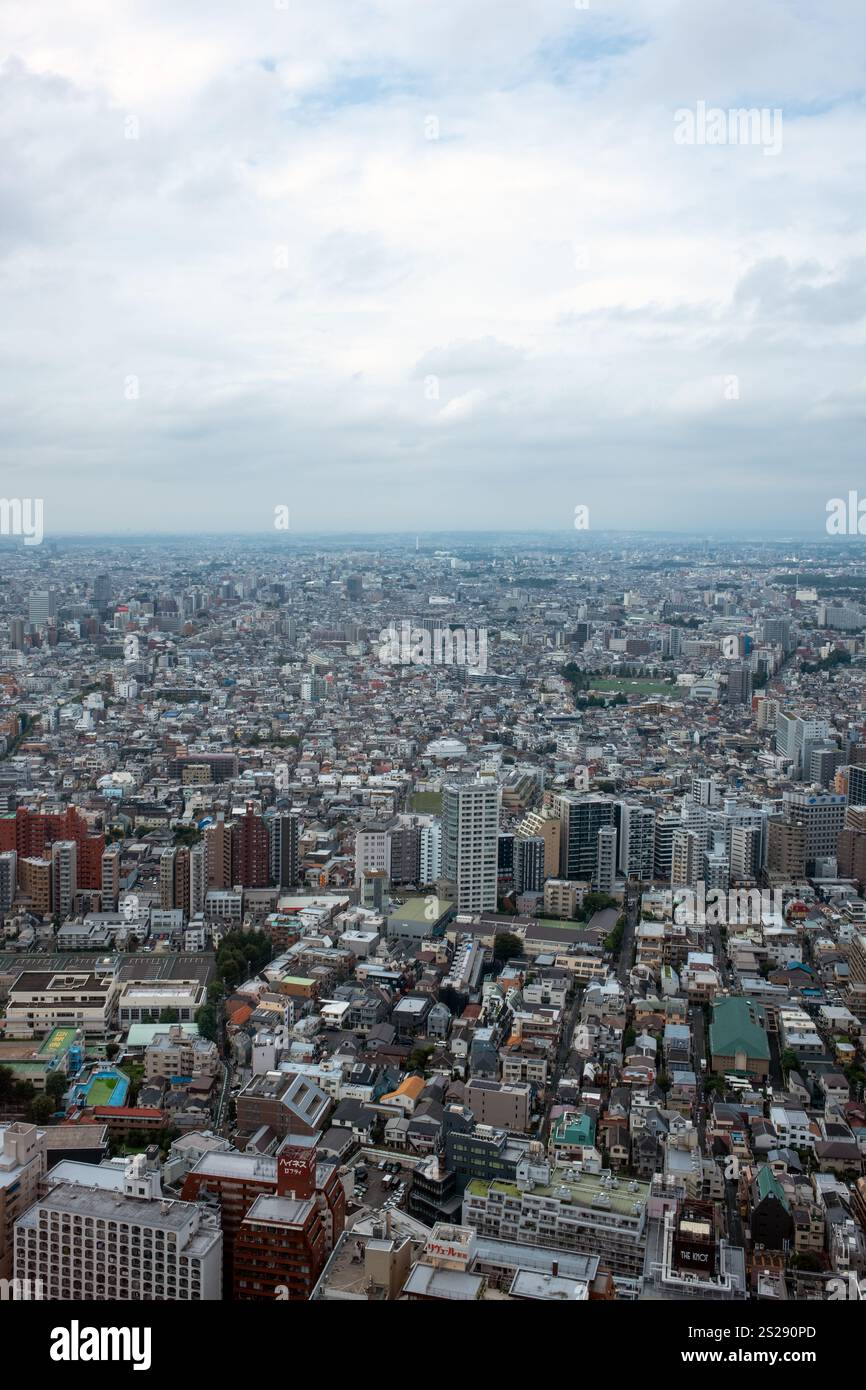 Vista dall'edificio del governo metropolitano di Tokyo a Shinjuku Tokyo Giappone Foto Stock