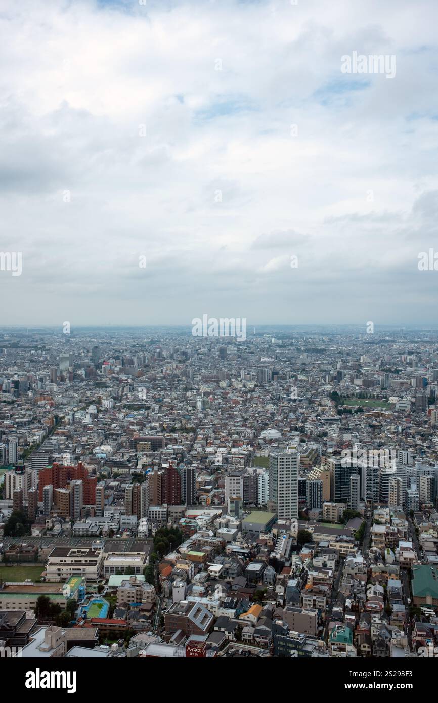 Vista dall'edificio del governo metropolitano di Tokyo a Shinjuku Tokyo Giappone Foto Stock