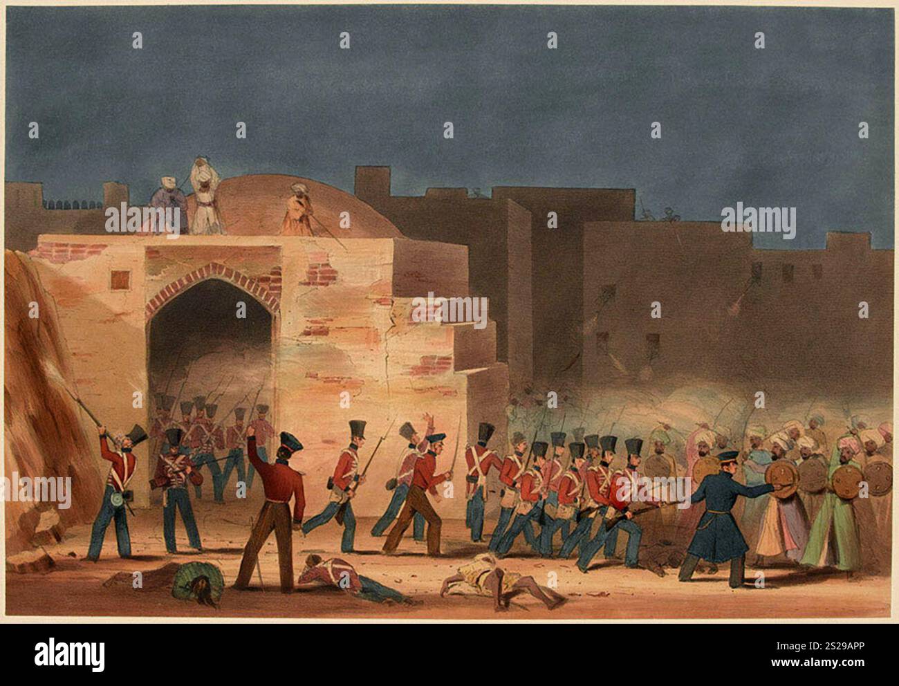 The Storming of Ghazni, 23 luglio 1839. Dopo aver preso Kandahar, l'esercito Briish dovette prendere la fortezza di Ghazni. Questa fortezza non era mai stata presa, ma un uomo locale disse agli inglesi che una delle porte era in cattive condizioni e poteva essere aperta. Questo fu così e gli inglesi furono in grado di prendere la città pesantemente difesa e quindi aprire la strada a Kabul. Questa immagine mostra le truppe che si occupano del cancello aperto. Foto Stock