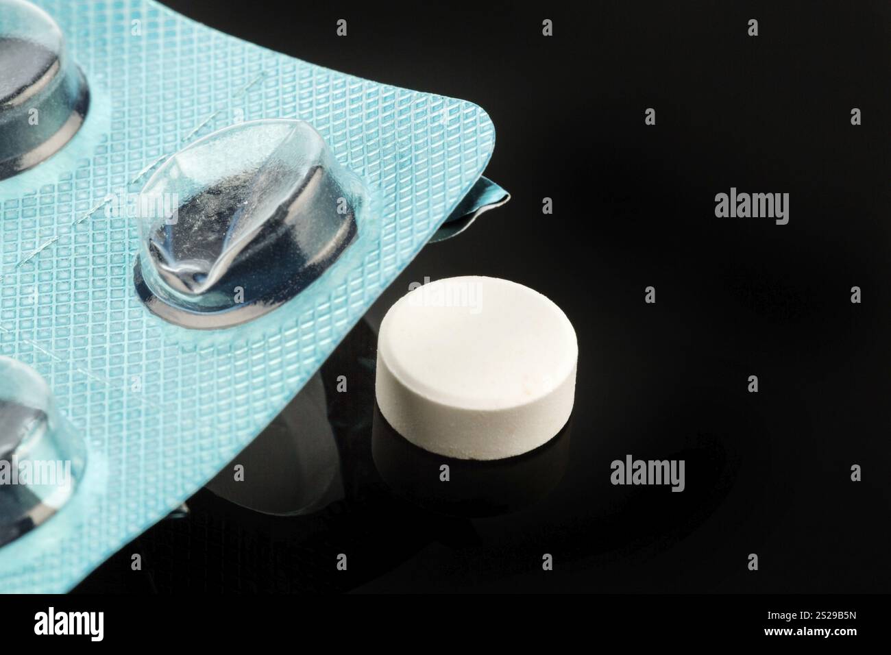 Compresse in blister pack, foto simbolica per salute, medicina e tablet dipendenza Austria Foto Stock