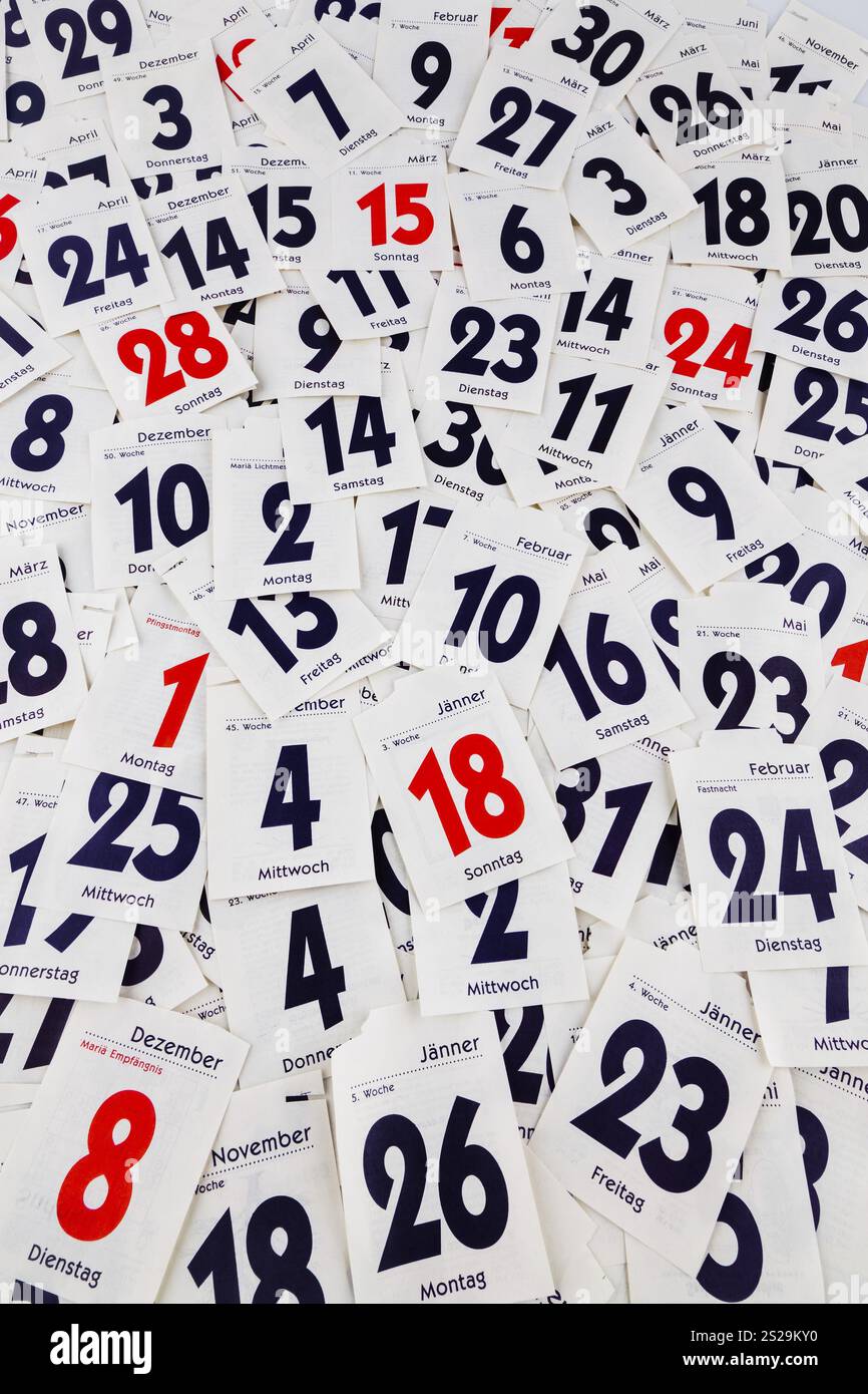 I giorni strappati di un calendario. Il passato alla fine dell'anno. Austria Foto Stock