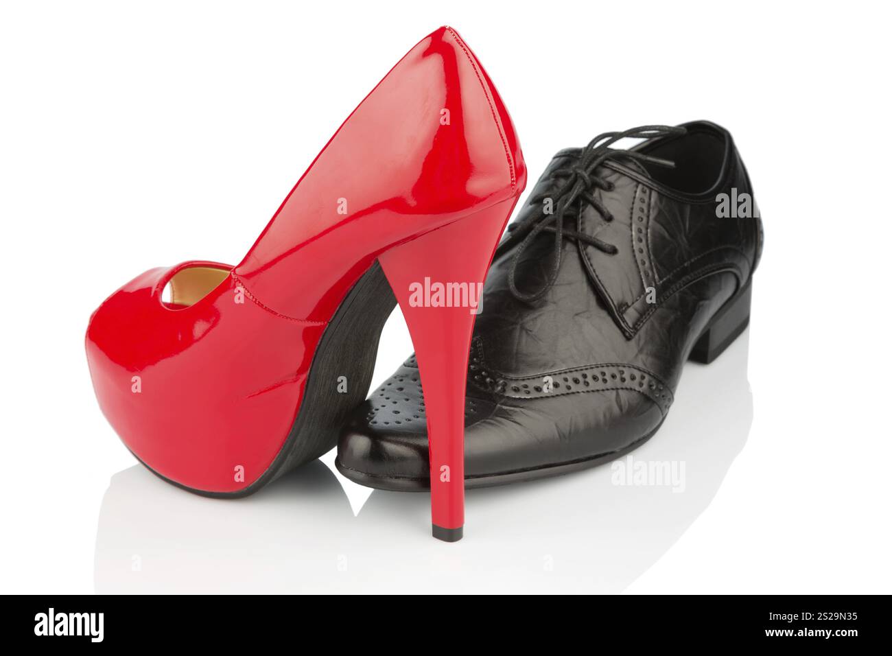 Scarpa da donna e da uomo, foto simbolica per partnership e uguaglianza Austria Foto Stock