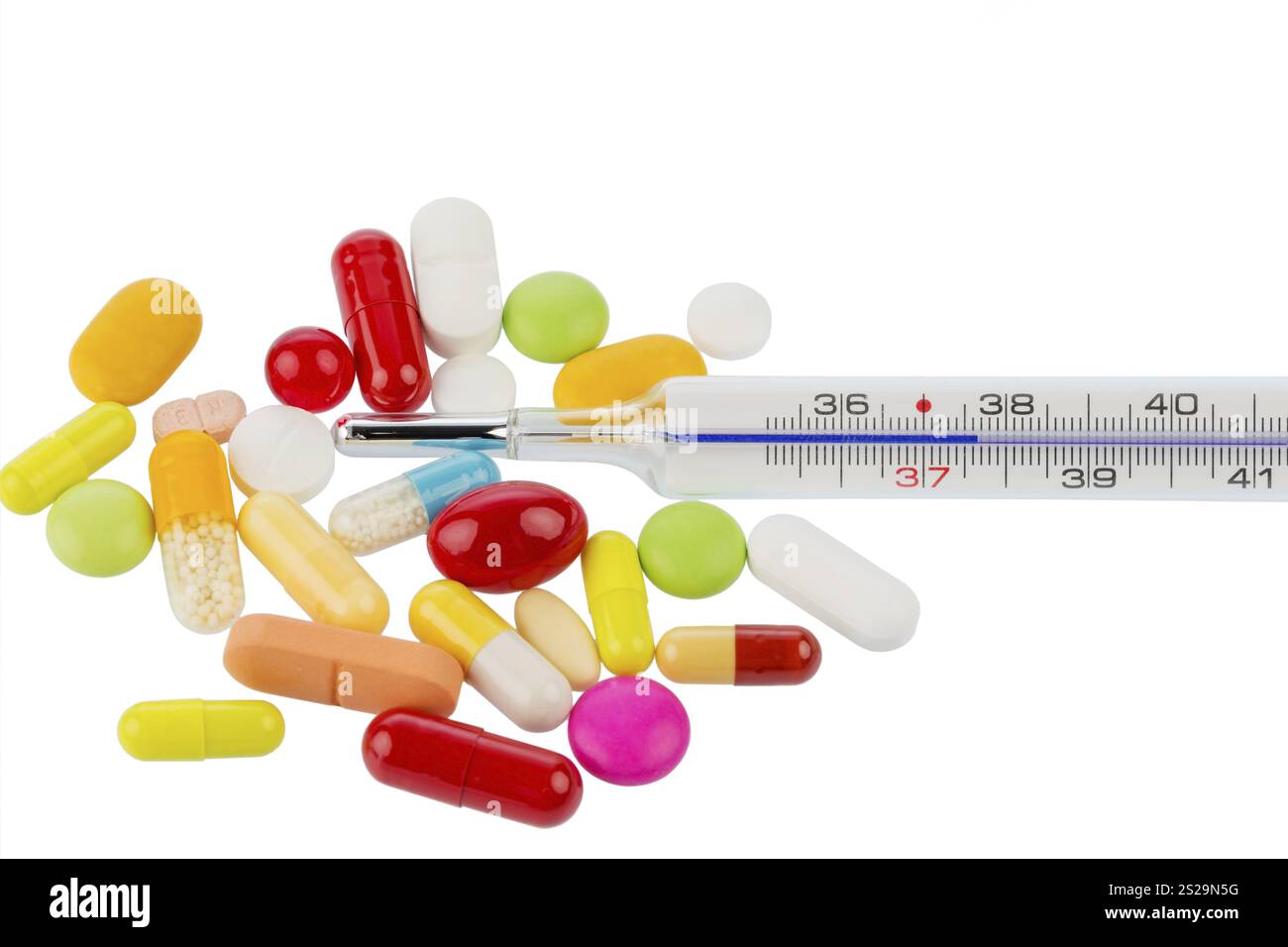 Termometro clinico e compresse. Foto simbolo per influenza e raffreddori Austria Foto Stock