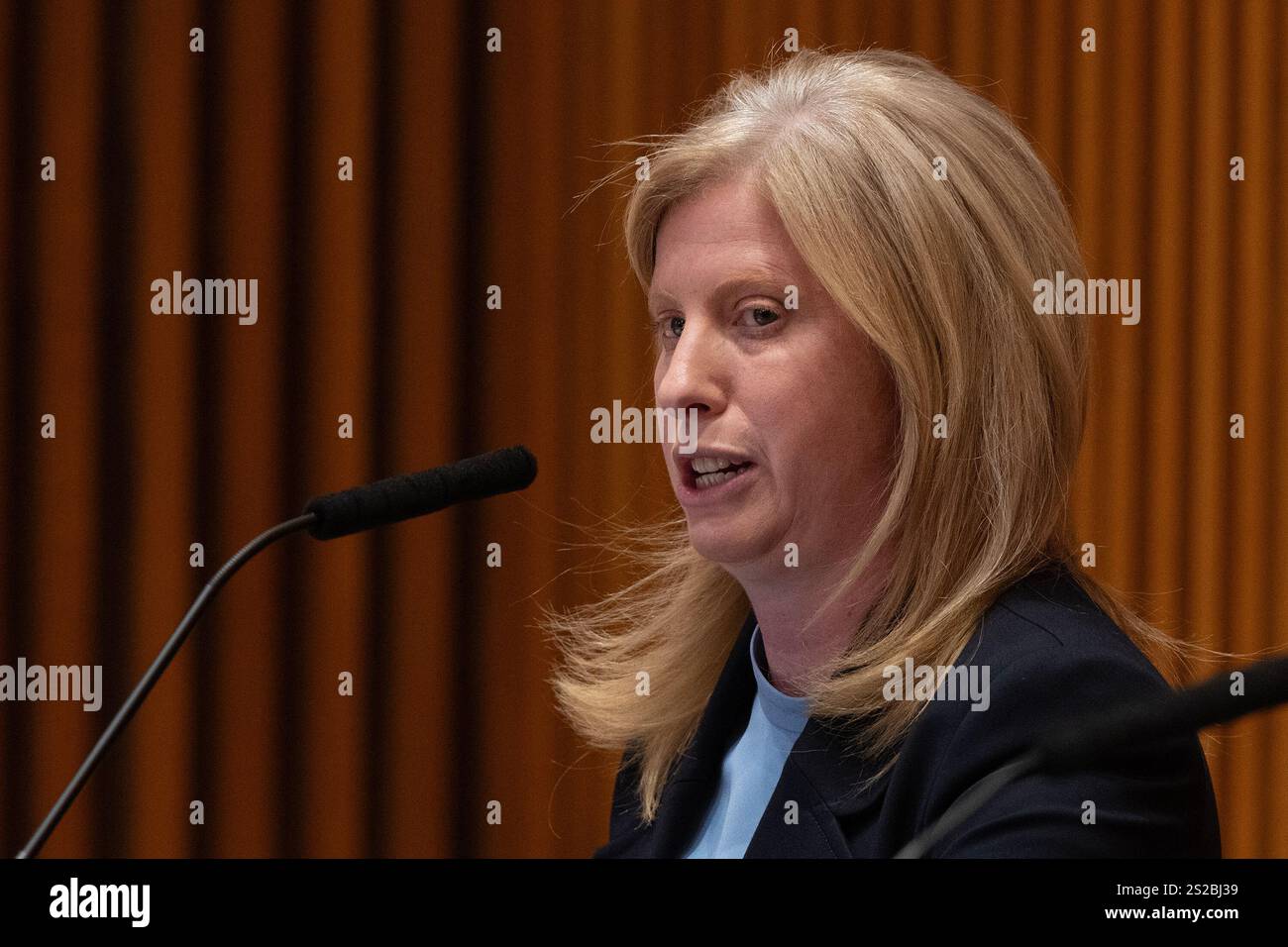 New York, New York, Stati Uniti. 6 gennaio 2025. La Commissaria di polizia Jessica S. Tisch parla durante un briefing stampa sulle statistiche sul crimine di fine anno 2024 in tutta la città presso One Police Plaza di New York, alla presenza del sindaco Eric Adams. (Credit Image: © Lev Radin/Pacific Press via ZUMA Press Wire) SOLO PER USO EDITORIALE! Non per USO commerciale! Foto Stock