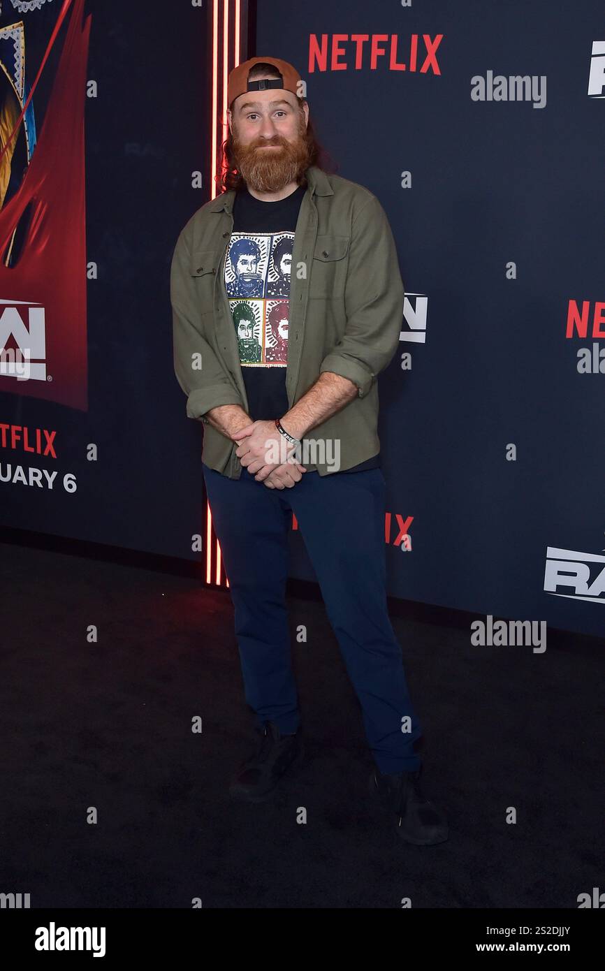 Sami Zayn bei der Premiere der Wrestling Show 'WWE Monday Night RAW' auf Netflix im Intuit Dome. Inglewood, 06.01.2025 anni Foto Stock