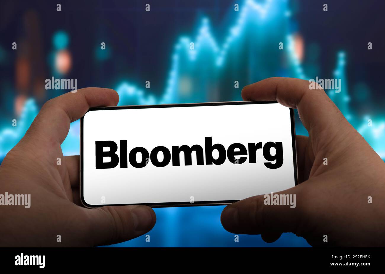 Logo aziendale Bloomberg visualizzato sullo smartphone Foto Stock