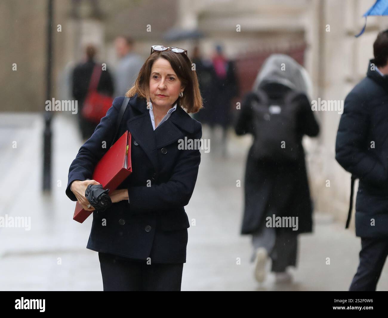 Londra, Regno Unito. 7 gennaio 2025. Liz Kendall, Segretario di Stato per il lavoro e le pensioni, arriva per la riunione del Gabinetto al numero 10 di Downing Street. Crediti: Uwe Deffner/Alamy Live News Foto Stock