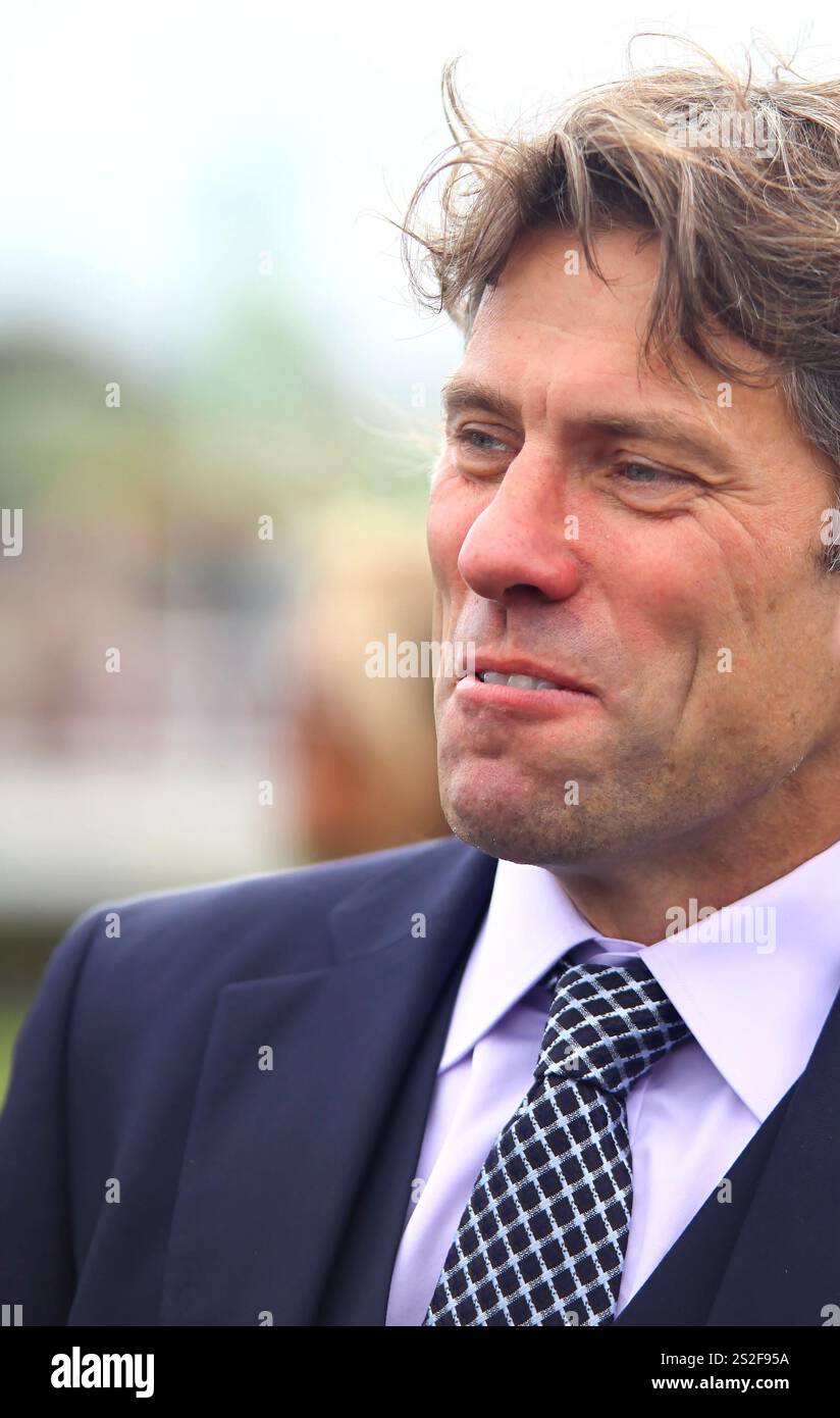 John Bishop alle corse di Chester a Chester - 7 maggio 2014 Foto Stock