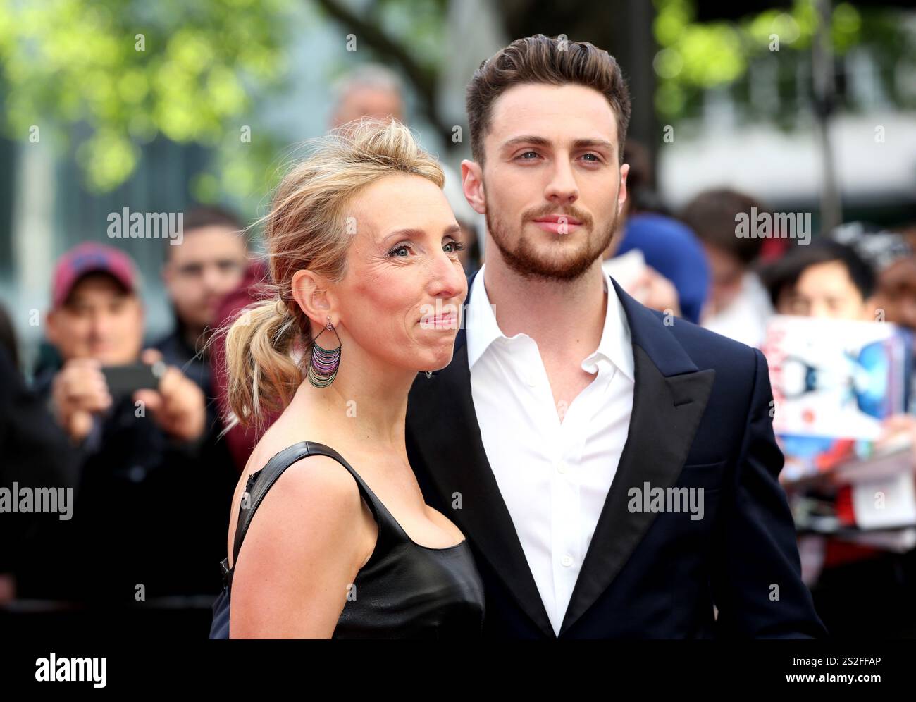 Sam Taylor-Wood e Aaron Taylor-Johnson alla prima europea di "Godzilla" tenutasi all'Odeon Leicester Square a Londra - 11 maggio 2014 Foto Stock
