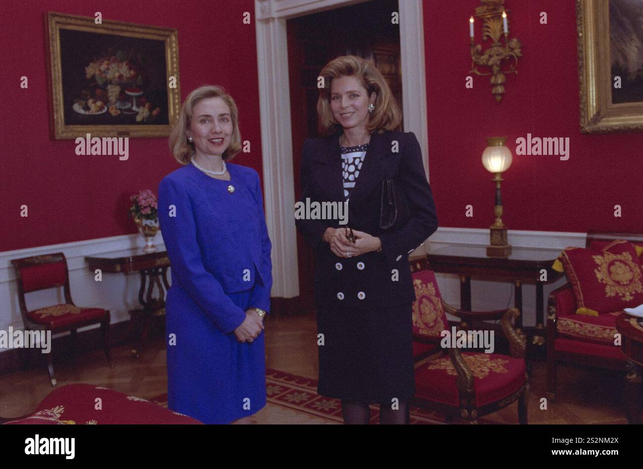 La First Lady Hillary Rodham Clinton incontra la Regina Noor di Giordania (16). Foto Stock
