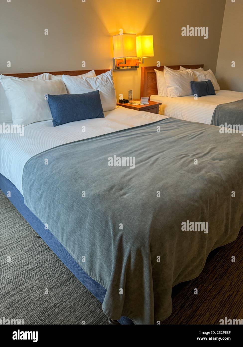 Camera al Whistler Village Inn and Suites di Whistler, British Columbia, Canada. - Immagine stock catturata con smartphone