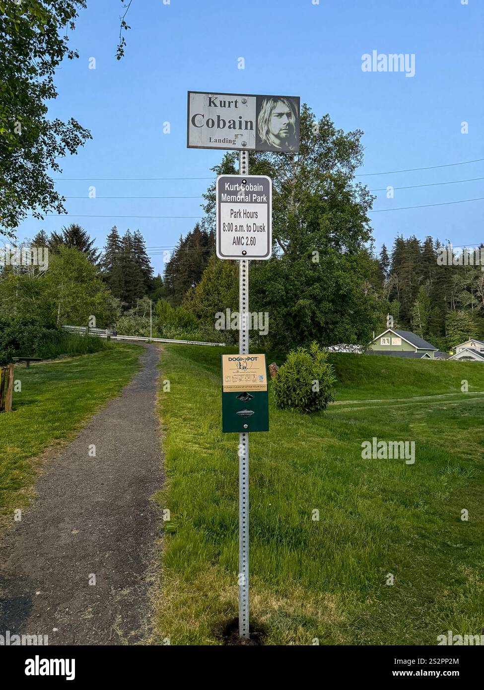 Il Kurt Cobain Memorial Park, situato nella città natale dei musicisti Aberdeen, Washington, è un tributo al leggendario frontman dei Nirvana. - Immagine stock catturata con smartphone