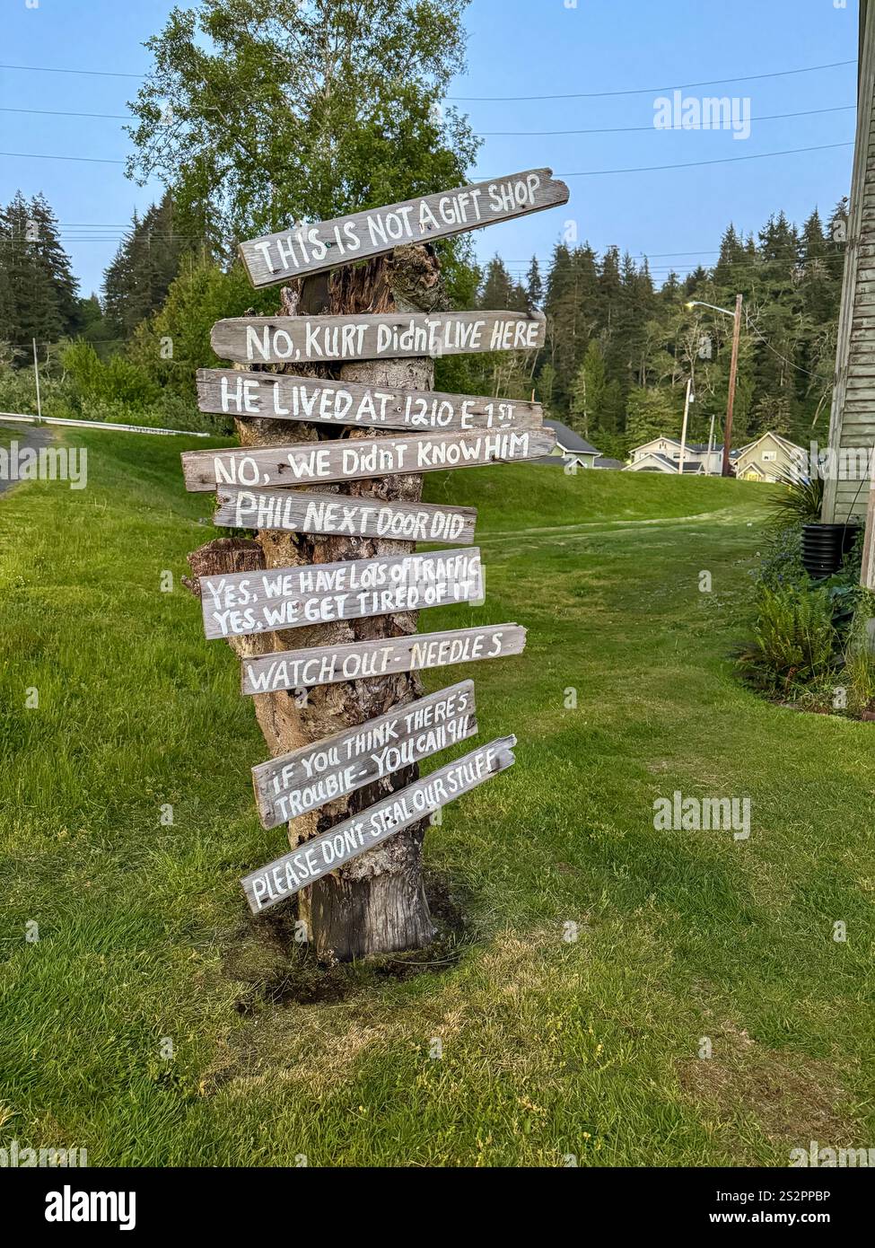 Il Kurt Cobain Memorial Park, situato nella città natale dei musicisti Aberdeen, Washington, è un tributo al leggendario frontman dei Nirvana. - Immagine stock catturata con smartphone