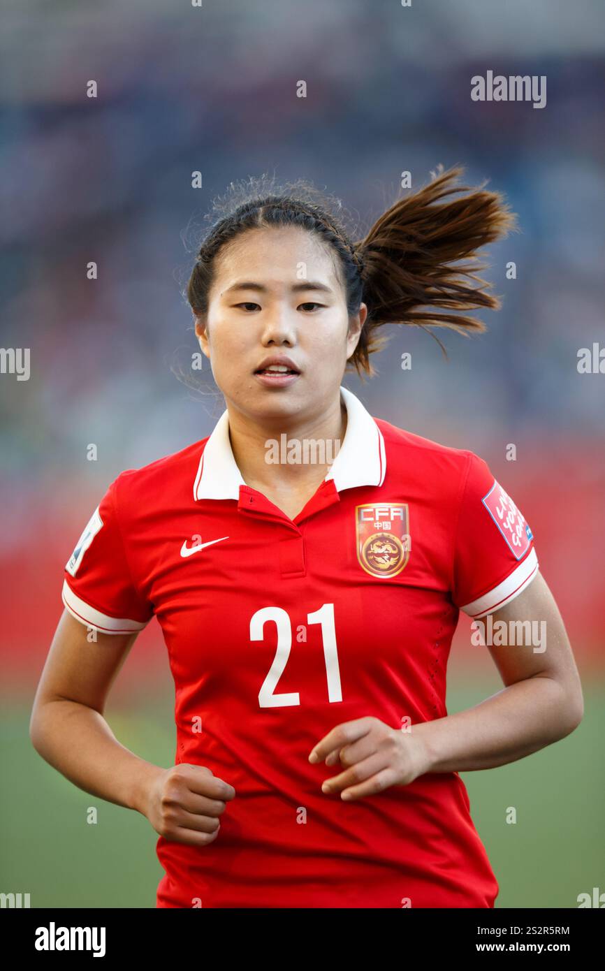 WINNIPEG, CANADA - 15 GIUGNO: Wang Lisi della Cina in azione durante una partita del gruppo di Coppa del mondo femminile FIFA A contro la nuova Zelanda il 15 giugno 2015 al Winnipeg Stadium di Winnipeg, Canada. Solo per uso editoriale. Uso commerciale vietato. (Fotografia di Jonathan Paul Larsen / Diadem Images) Foto Stock