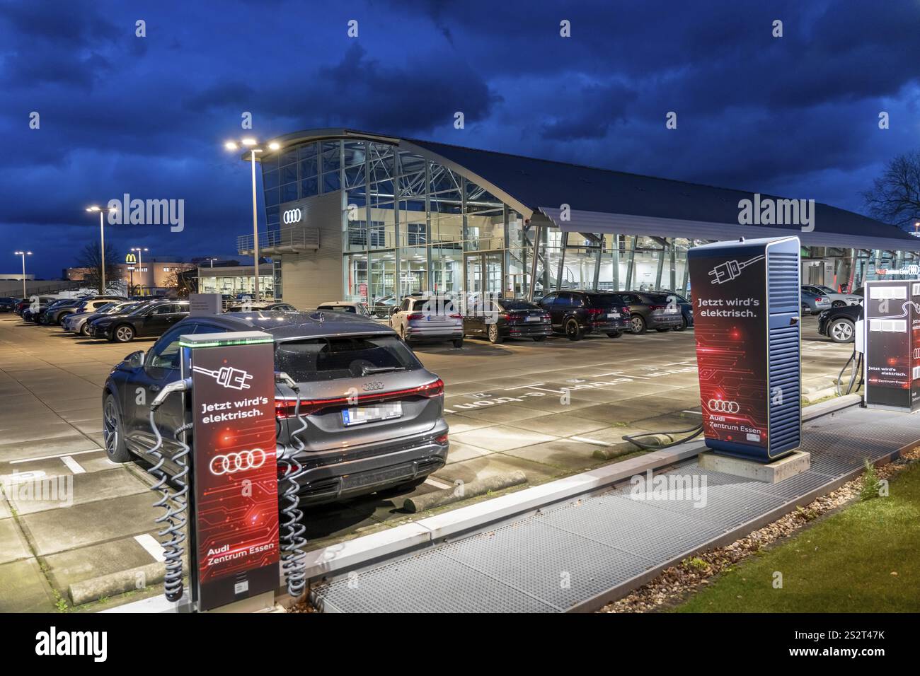 Audi Centre Essen, Gottfried Schultz Autohaus, Showroom, Essen Renania settentrionale-Vestfalia, Germania, Europa Foto Stock