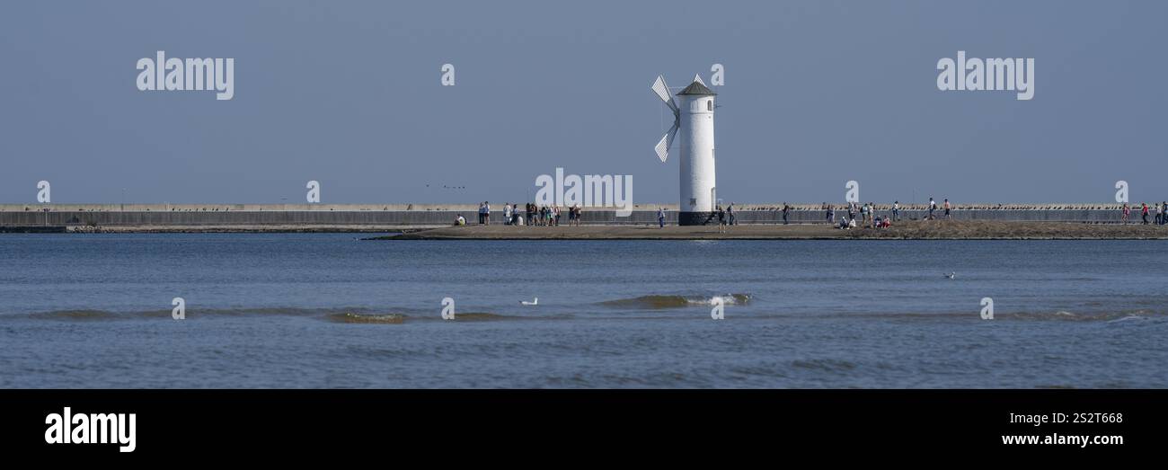 Mill beacon sul molo, Swinemuende, isola di Usedom, Mar Baltico, Polonia, Europa Foto Stock