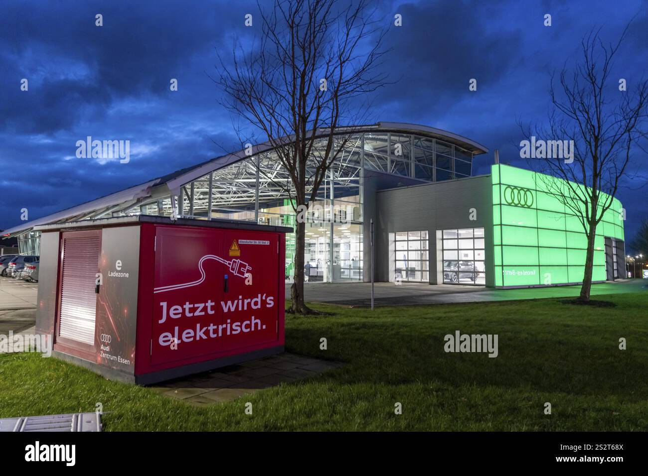 Audi Centre Essen, Gottfried Schultz Autohaus, Showroom, Essen Renania settentrionale-Vestfalia, Germania, Europa Foto Stock