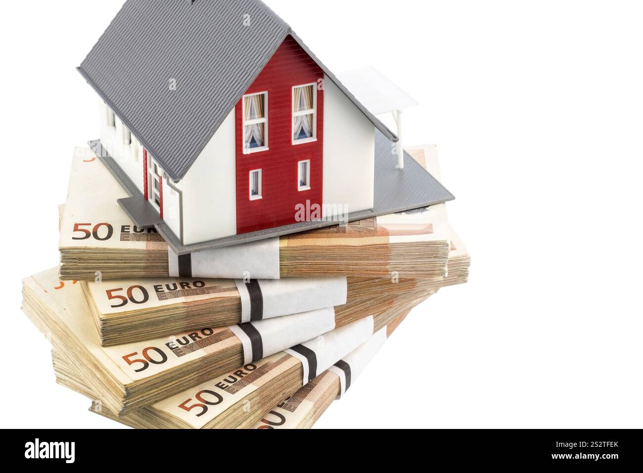 Casa sulle banconote in euro, foto simbolica per l'acquisto di case, finanziamento, edilizia risparmio sociale Austria Foto Stock