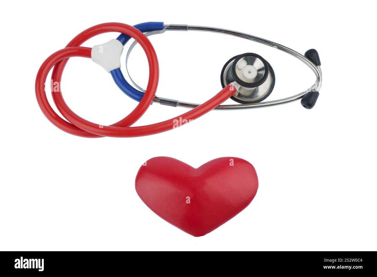 Stetoscopio e un cuore, foto simbolica per il rischio cardiovascolare e attacco di cuore Austria Foto Stock