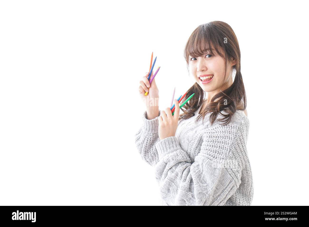 Donna con matite colorate Foto Stock