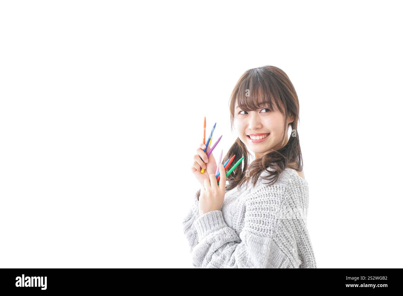 Donna con matite colorate Foto Stock
