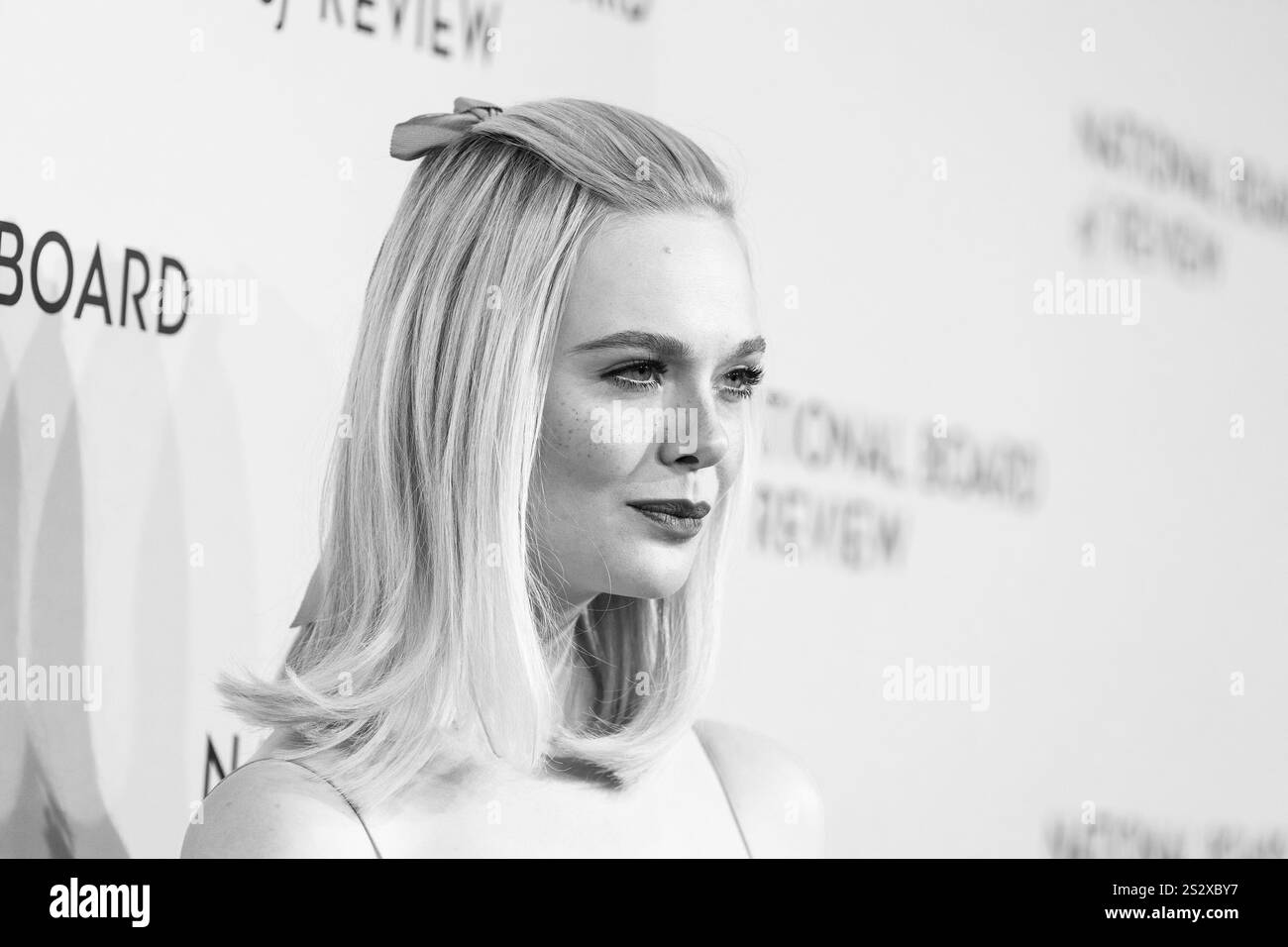 New York, NY, 07 gennaio 2025: Elle Fanning indossa un abito di Valentino partecipa al National Board of Review Awards 2025 Gala al Cipriani 42nd Street di New York il 7 gennaio 2025. Crediti: Lev Radin/Alamy Live News Foto Stock