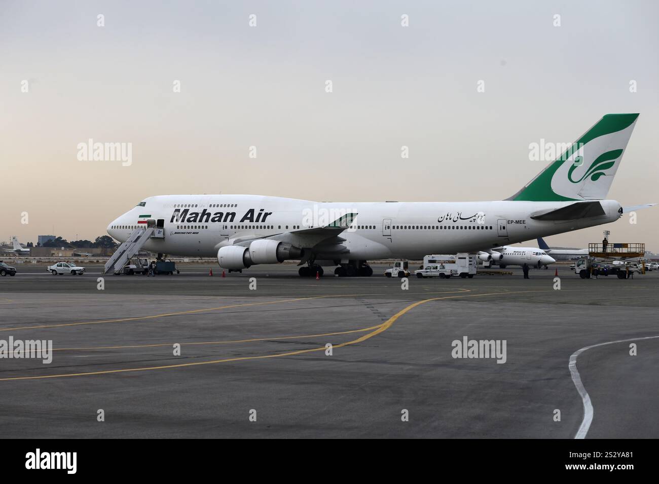 Teheran, Iran. 8 gennaio 2025. Un aereo iraniano Mahan Airlines è parcheggiato presso l'aeroporto internazionale di Mehrabad nella parte occidentale di Teheran. (Credit Image: © Rouzbeh Fouladi/ZUMA Press Wire) SOLO PER USO EDITORIALE! Non per USO commerciale! Foto Stock