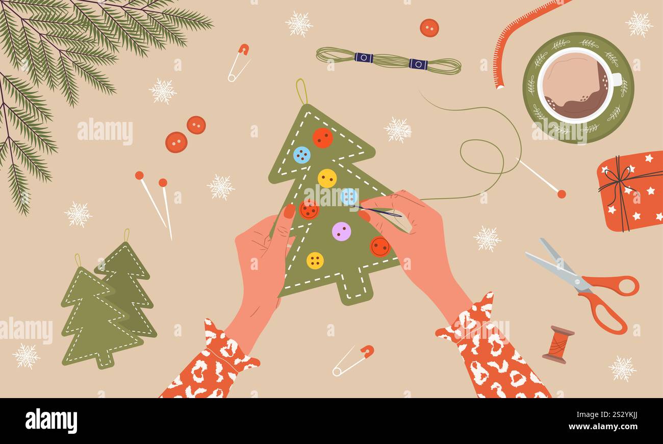Ho sentito l'albero di Natale. La ragazza crea l'albero di Natale con tessuto, fili verdi, iuta. Vista dall'alto sul luogo di lavoro. Lavorazione di giocattoli fatti a mano. Vacanze fai da te Illustrazione Vettoriale
