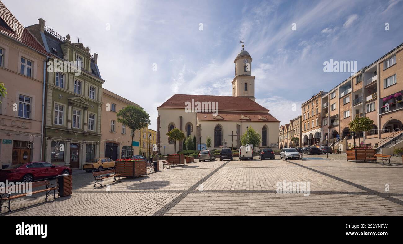 La vivace piazza di Bolkow mostra edifici colorati, la Polonia Foto Stock